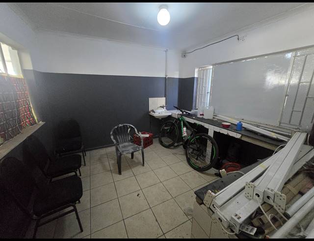 591M² WAREHOUSE TO LET IN ANDERBOLT